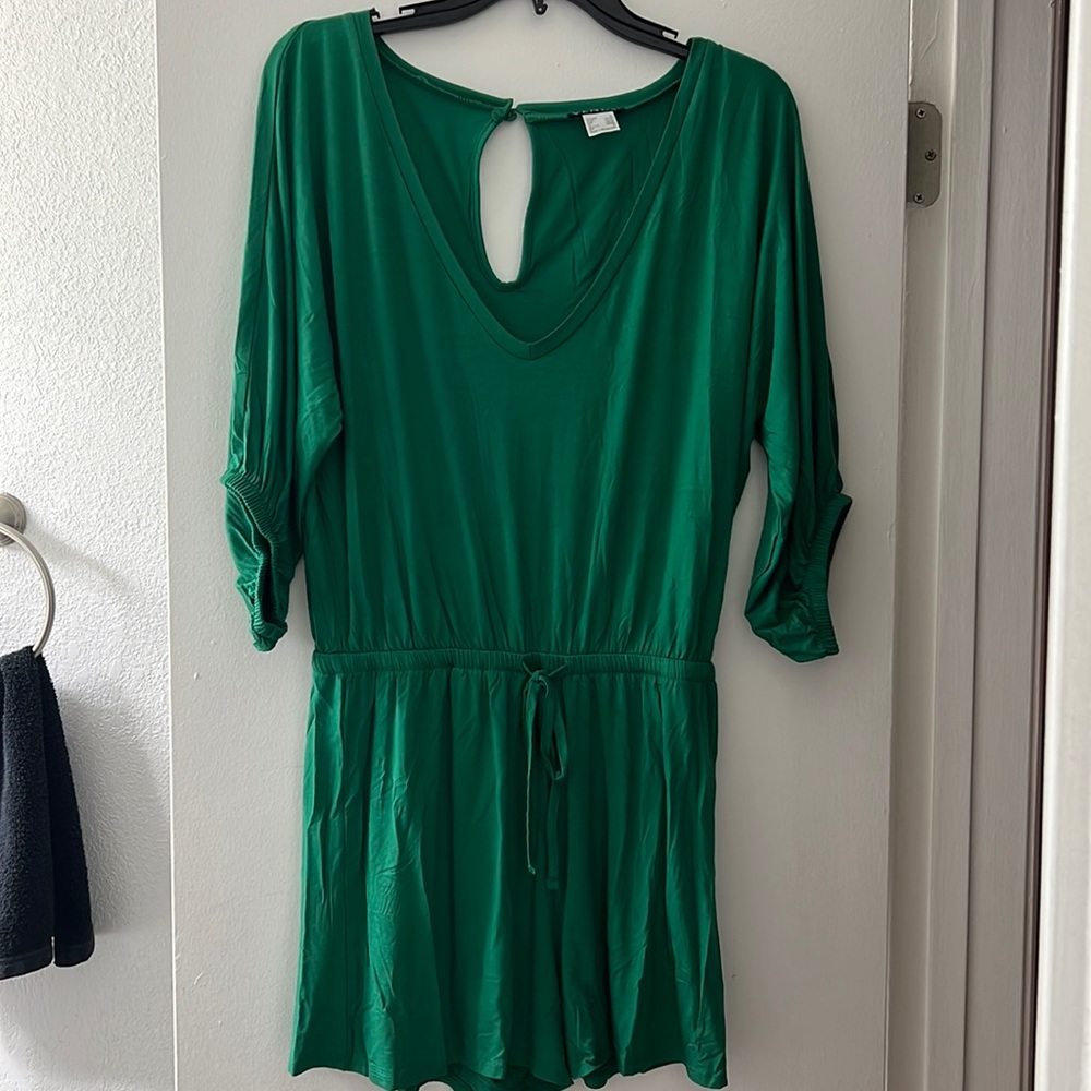 Lightweight thin material.  Great for summer with sandals or wedges.
